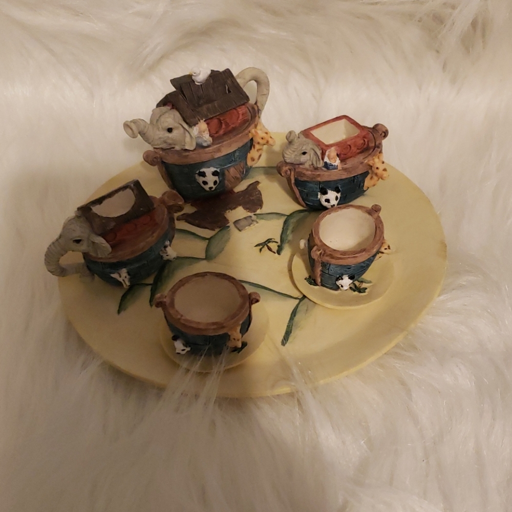 Miniature tea sets